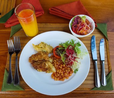 Çeşitli Asya gıda kahvaltı tabağı 