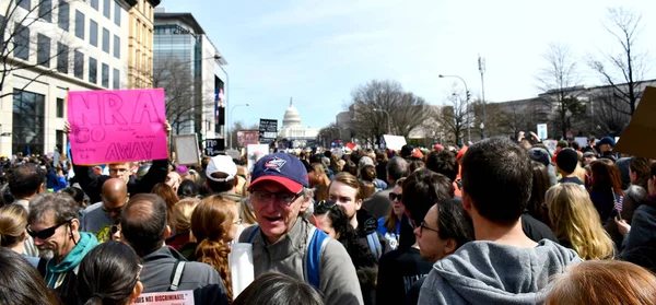 WASHINGTON, DC, EUA - Março 24, 2018: Março para nossas vidas protes — Fotografia de Stock