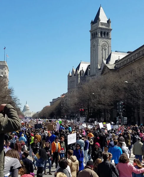 Marcha por nuestras vidas el 24 de marzo en Washington, DC — Foto de Stock