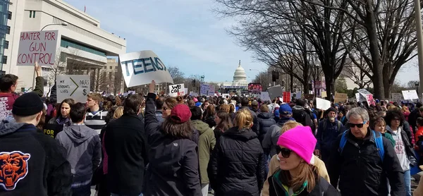 Marcha por nuestras vidas el 24 de marzo en Washington, DC —  Fotos de Stock