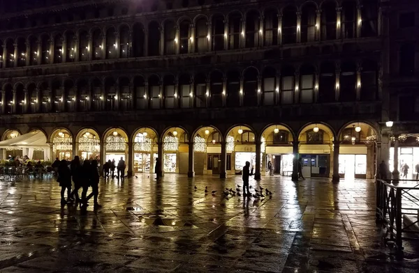 Vista notturna di Piazza San Marco a Venezia — Foto Stock