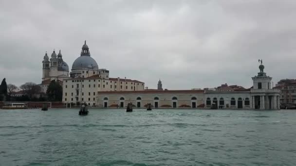 Prohlídka Lodí Pohled Grand Canal Bazilika Santa Maria Della Salute — Stock video