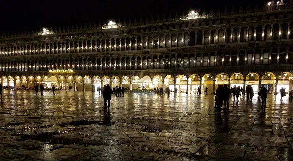 Venice Italy December 2019 Nighttime View People Walking Flooded San — Stock Photo, Image