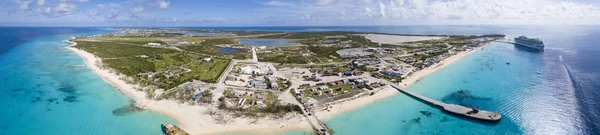 Antenowe 180 stopni panoramy z całej wyspy Grand Turk — Zdjęcie stockowe