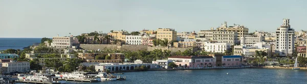 De stad van het oude San Juan, Puerto Rico en waterkant. — Stockfoto