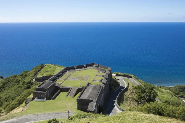 Canon na ruinach fortecy siarki w St Kitts — Zdjęcie stockowe