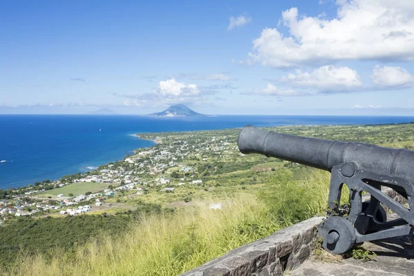 Canon on on the ruins of Brimstone Fortress in St Kitts — стоковое фото