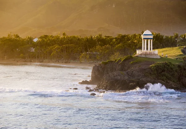 Lindo cenário de praia tropical na República Dominicana ao amanhecer . — Fotografia de Stock