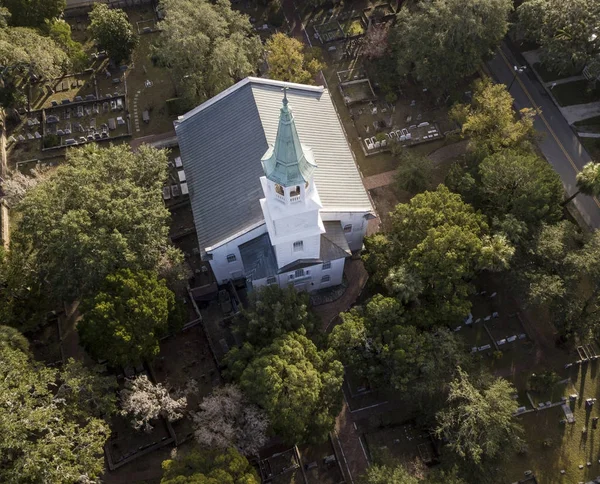 Vista aérea de la iglesia episcopal colonial en Beaufort histórico, S — Foto de Stock