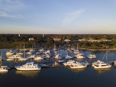 Beaufort, Güney Carolina ve liman havadan görünümü.
