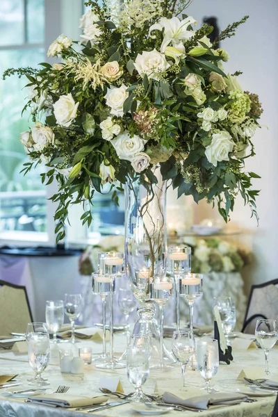 Decoração Mesa Floral Extravagante Para Recepção Casamento — Fotografia de Stock