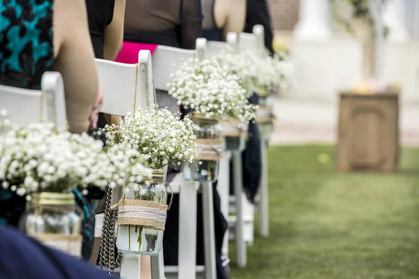 Stolar Hängande Burkar Med Blommor Och Som Gäst Bröllop — Stockfoto