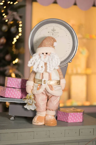 Arredo natalizio - Babbo Natale con una lunga barba — Foto Stock