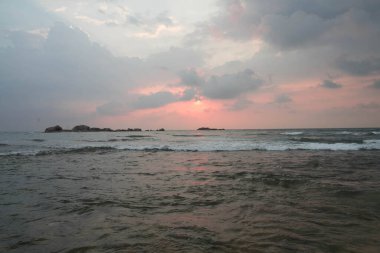 Sri Lanka 'da gün batımında Hint Okyanusu