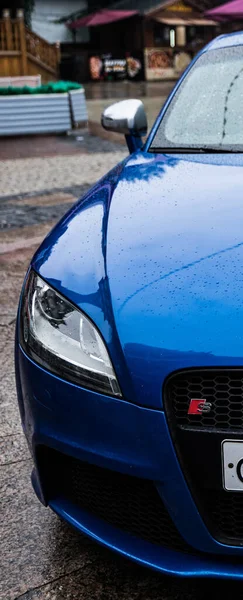 Headlights from a blue car — Stock Photo, Image