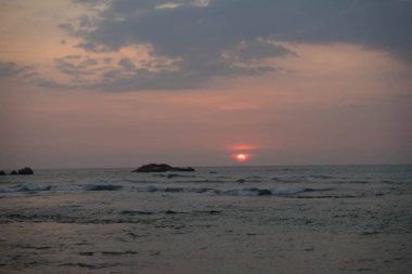 Sri Lanka 'da Hint okyanusunda gün batımı