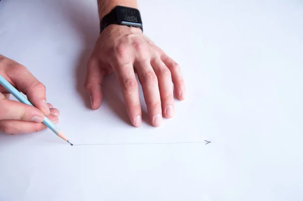 Hand Zeichnet Auf Ein Zerknülltes Weißes Blatt Papier Der Hand — Stockfoto