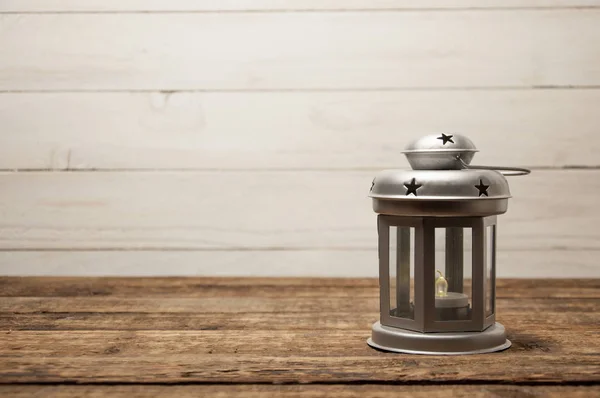 Weiße Oder Graue Vintage Lampen Kerzenständer Stehen Auf Einem Holztisch — Stockfoto