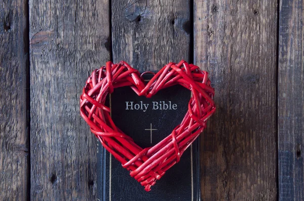 Red Heart Black Bible Wooden Background View — 스톡 사진