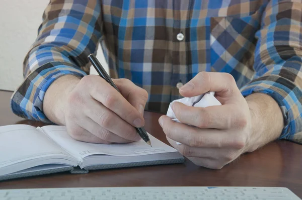 Manos Hombre Negocios Trabajador Oficina Escribe Cuaderno —  Fotos de Stock