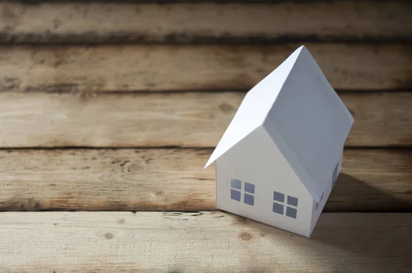 Casa Papel Sobre Una Mesa Madera — Foto de Stock