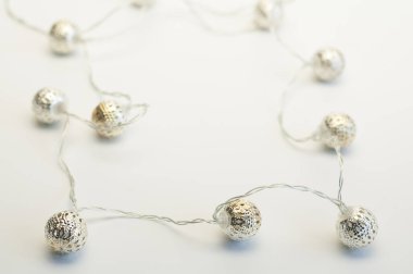 Çelenk çerçevesi. Beyaz arkaplanda.