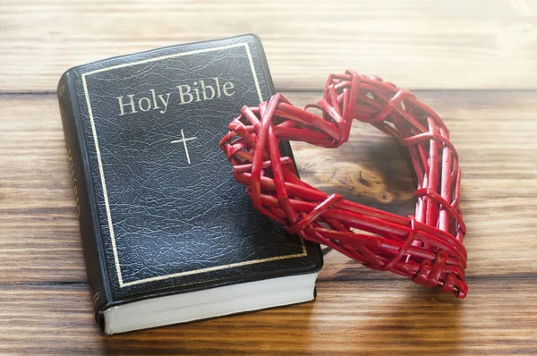 Biblia Una Mesa Madera Amor Dios Palabra Dios —  Fotos de Stock