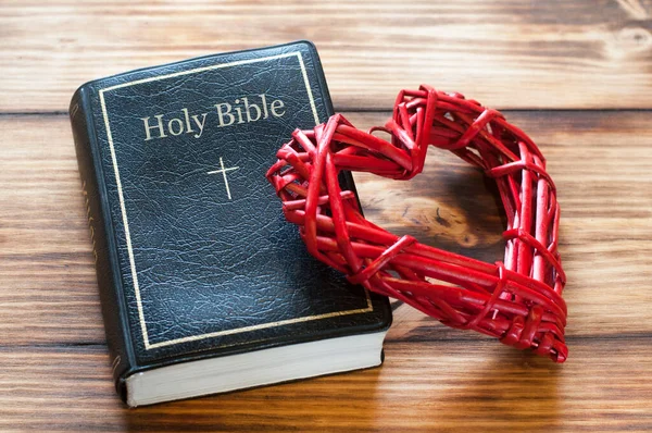 Biblia Una Mesa Madera Amor Dios Palabra Dios —  Fotos de Stock