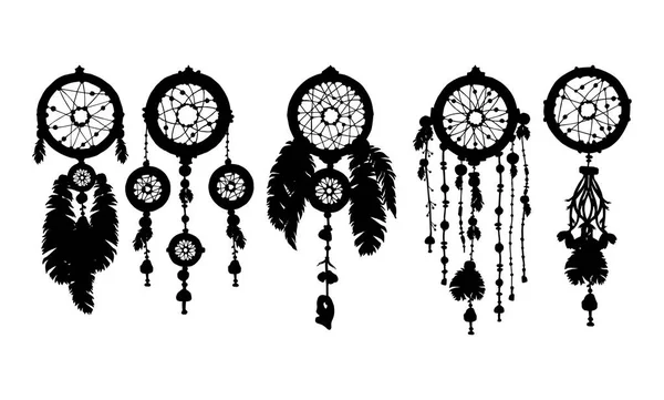 5 силуэтов-ловцов снов с перьями . — стоковый вектор