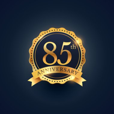 85 yıldönümü kutlama rozet etiketinde altın rengi