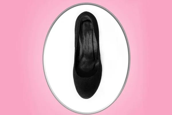 Vista superior do novo par Sapatos femininos pretos bonitos, isolados em branco — Fotografia de Stock
