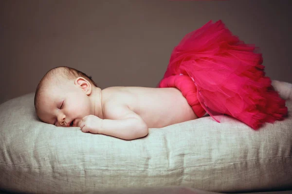 Retrato adormecido de uma menina muito doce — Fotografia de Stock