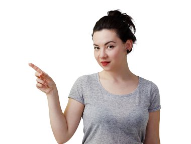 Kadın sürpriz gösteren ürün. Kameraya ürün sunan neşeli ve sevimli gülümseme ile kız tarafına işaret, bun, saç. Etkileyici yüz ifadeleri duygular
