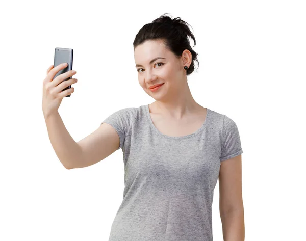 Snímek mladé asijské ženy stojící izolované tmavě šedá stěna pozadí pohledu stranou udělat selfie smartphone. — Stock fotografie
