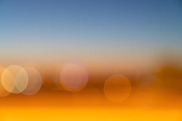 Cer strălucitor cu efect de bokeh luminos al orașului la efectul de jos / gradient / conceptul de fundal / textura cerului — Fotografie, imagine de stoc
