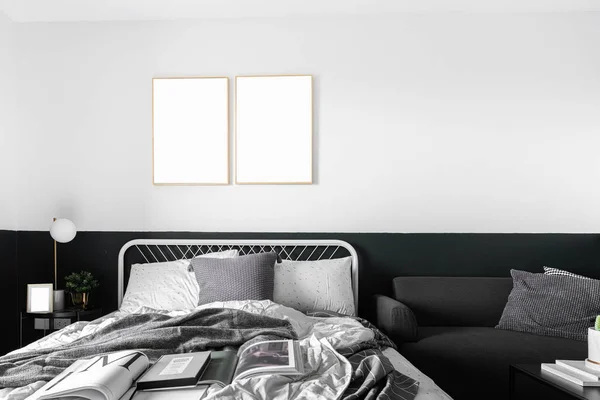 Angolo camera da letto elegante in stile scandinavo con ben decorazione con divano / idea di decorazione / interior design / arredamento elegante — Foto Stock