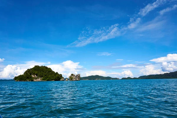 LANGKAWI, MALAYSIA - OCTOBER 13.2019: Langkawi island hopping, diving and snorkeling in Malaysia. — Stock Photo, Image