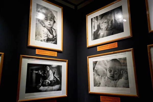 HO CHI MINH CITY, VIETNAM - NOVEMBER 20, 2019. War Remnants Museum, Pictures of victims of war. — Stock Photo, Image