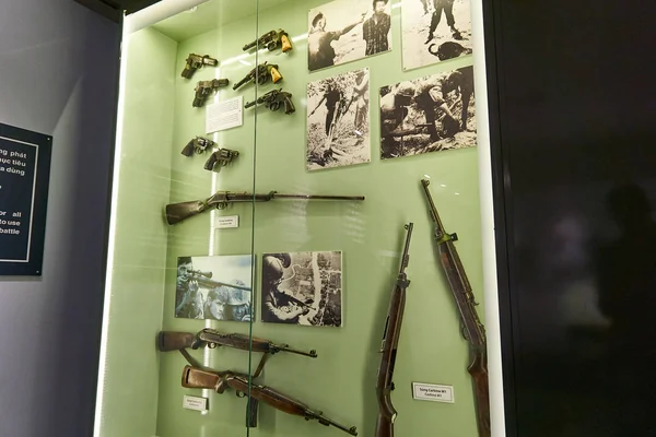 HO CHI MINH CITY, VIETNAM - NOVEMBER 20, 2019. Weapons from vietnam war at War Remnants Museum saigon — Stock Photo, Image