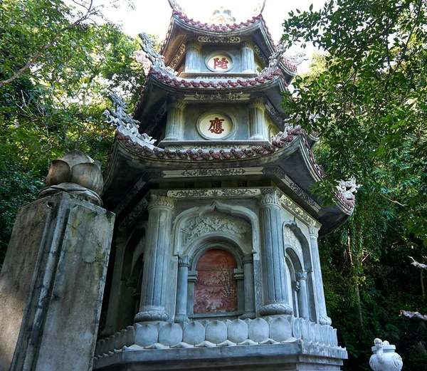 Da Nang, Vietnam - 22 november 2019: Pagoda bij Marble mountains tempel, Da Nang, Vietnam — Stockfoto