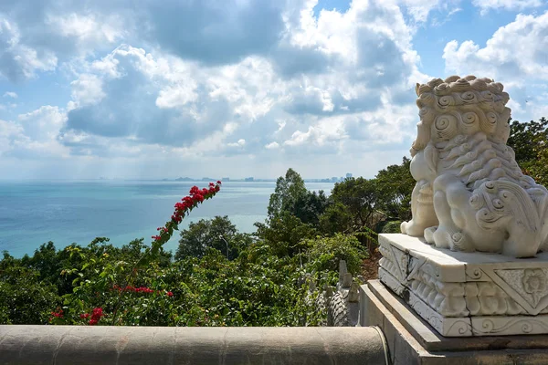 DA NANG, VIETNAM - NOVEMBRO 20, 2019: Vista incrível sobre Da nang de Linh Ung Pagode em Son Tra Mountain — Fotografia de Stock