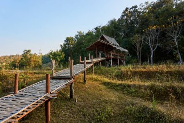 Pai, Tayland - Şubat 05.2020: Pai Bamboo Köprüsü Boon Ko So 'nun Tayland' daki güzel manzarası.