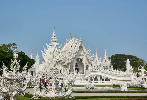 Chiang Rai Thailand February 2020 Tourists Visit White Temple Rong — Stockfoto