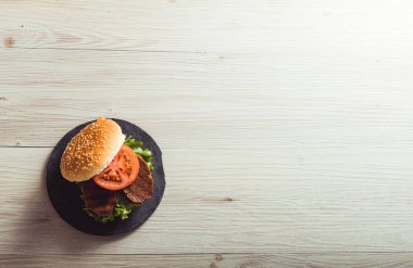 vegan burger ve kopya alanı.