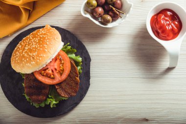 vegan burger ve kopya alanı.