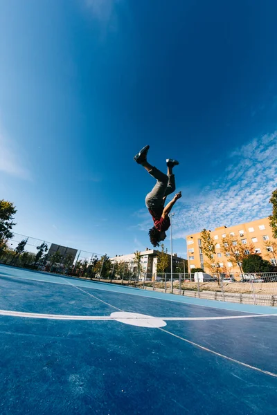 Extreme Sport Parkour Breakdance People Concept Jonge Man Springt Hoog — Stockfoto