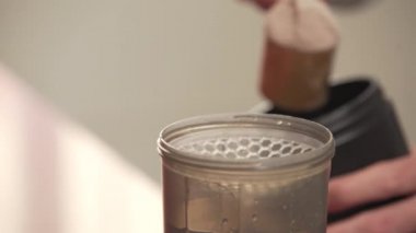 Titretici şişeye protein tozu servisimiz var.