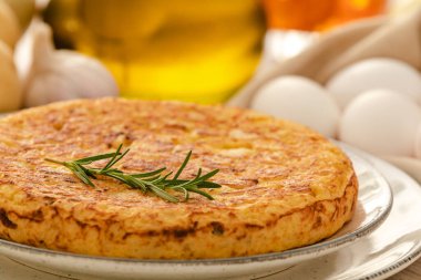 Patates ve soğanlı İspanyol omleti, tipik İspanyol mutfağı. Tortilla espanola