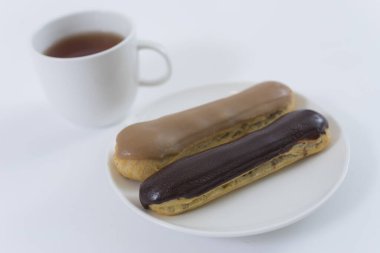 İki eklem ve bir fincan çay. Yakın çekim.