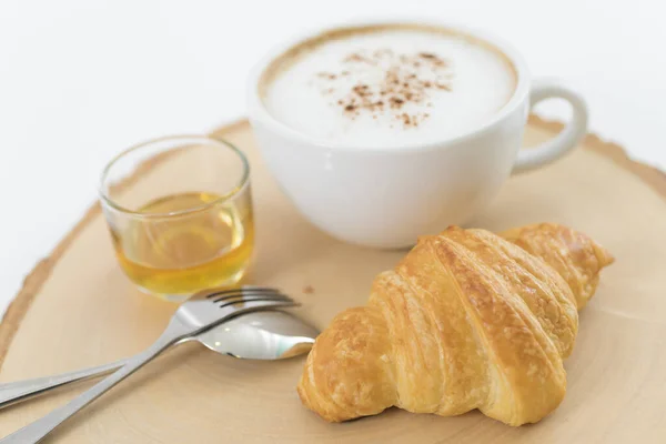 Kopje Cappuccino Met Croissant Close — Stockfoto
